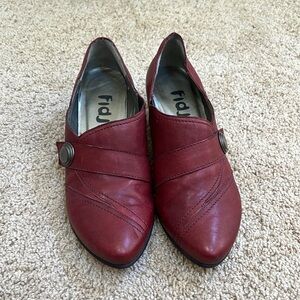 Fidji SZ 37 burgundy leather shoes.